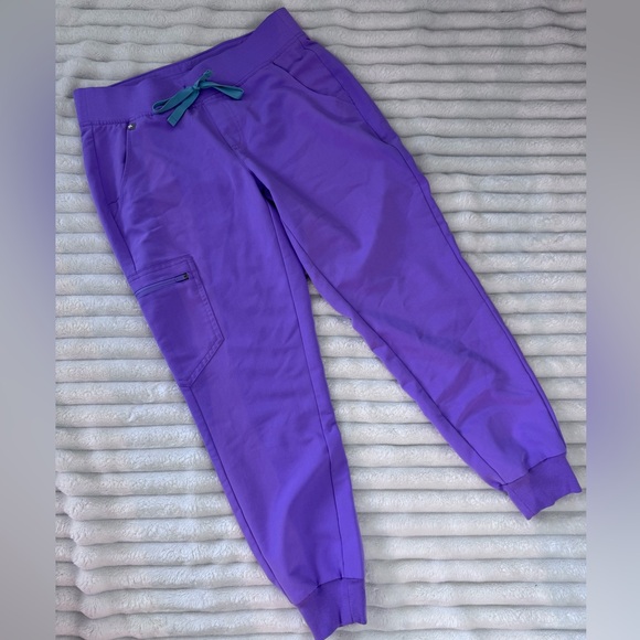 FIGS Scrub Pants Zamora Joggers- Lilac Dawn- Small/Petite - Picture 3 of 6